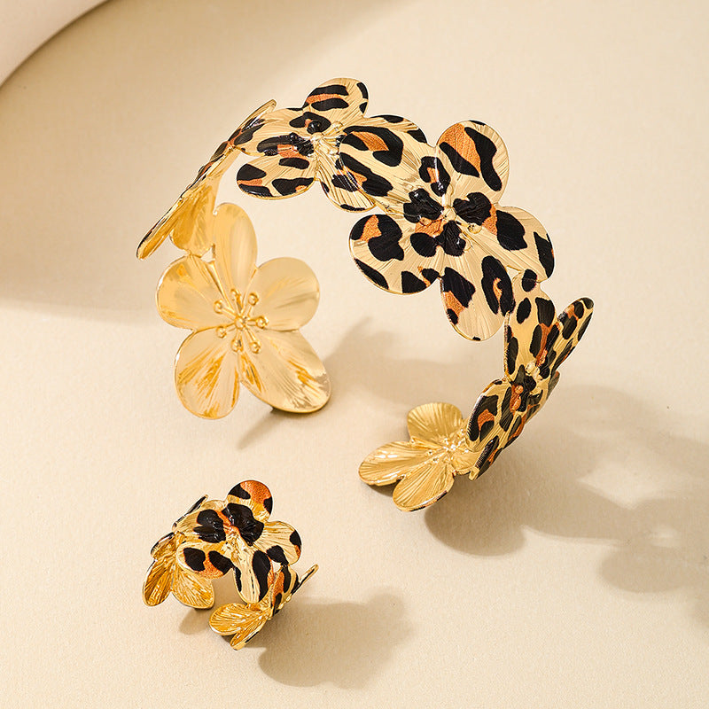 Fashionable Metal Leopard Print Bracelet Ring Set for Women