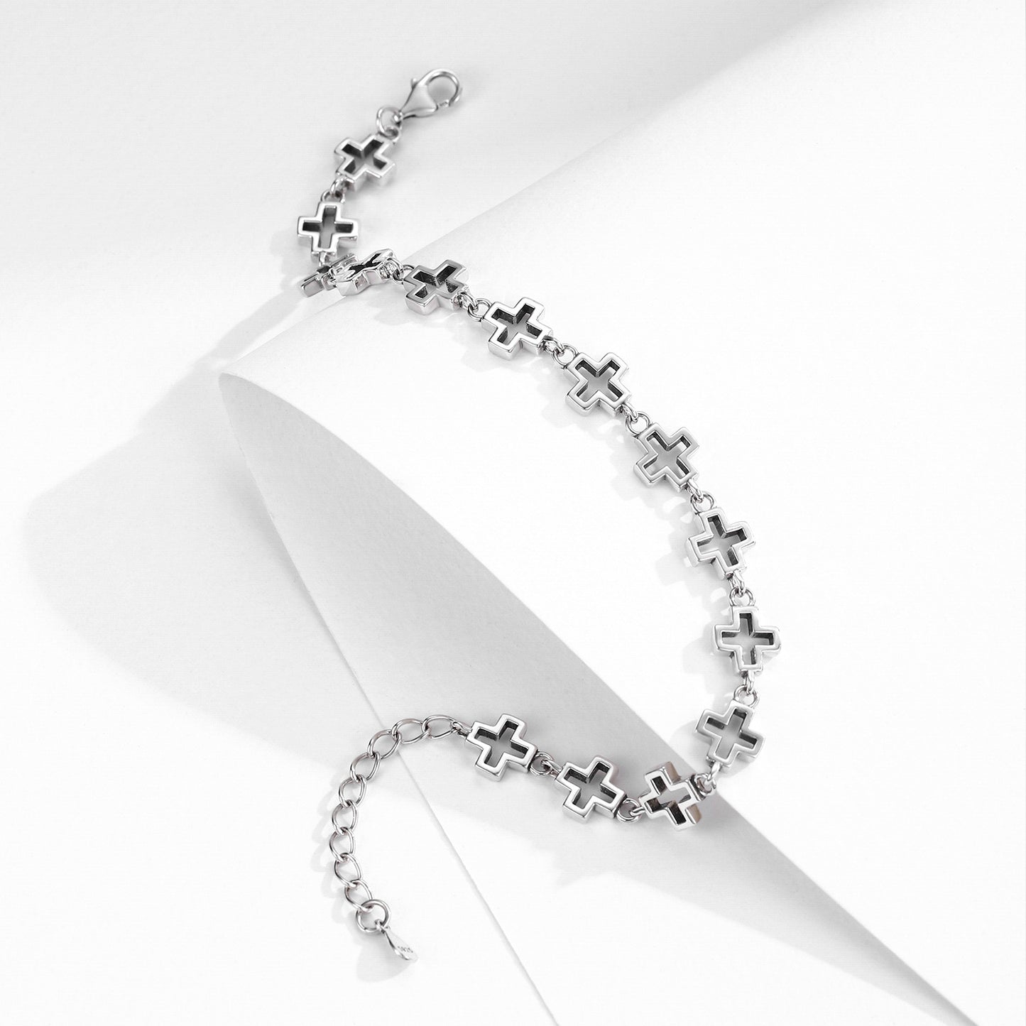 Planderful Everyday Genie Bracelet – Retro Hollow Cross Design