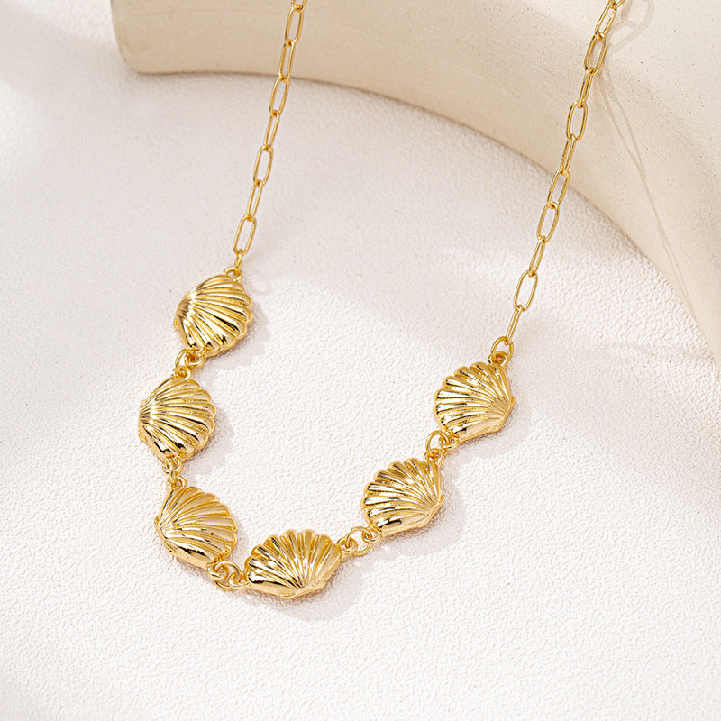 Planderful Vienna Verve Necklace – Fashionable Metal Shell Design