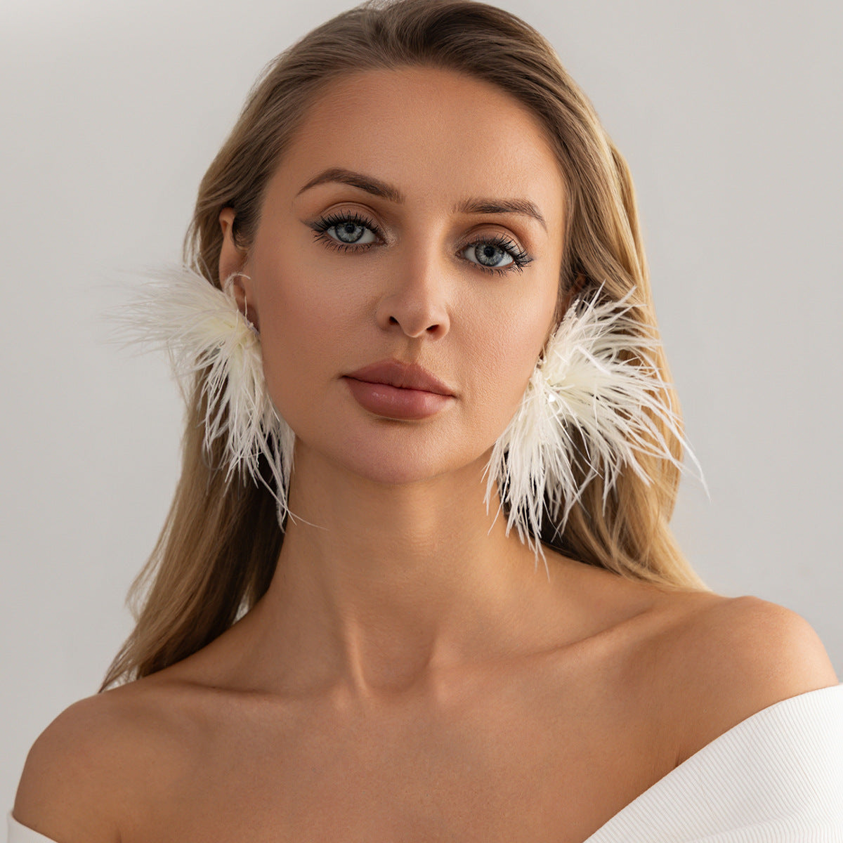 Planderful Vienna Verve Feather Flower Stud Earrings With Fluffy Zircon Accents For Trendsetting Fashion Lovers