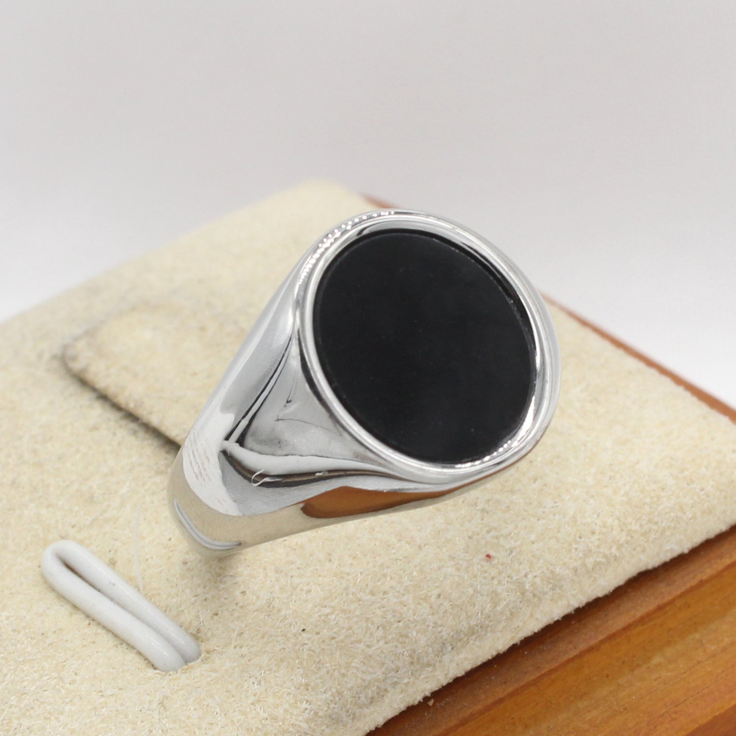 Planderful Everyday Genie Black Gemstone Men's Titanium Steel Ring – Fashionable and Simple Oval Design