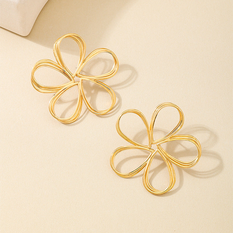 Planderful Vienna Verve Earrings – Stylish Five-Petal Flower Design