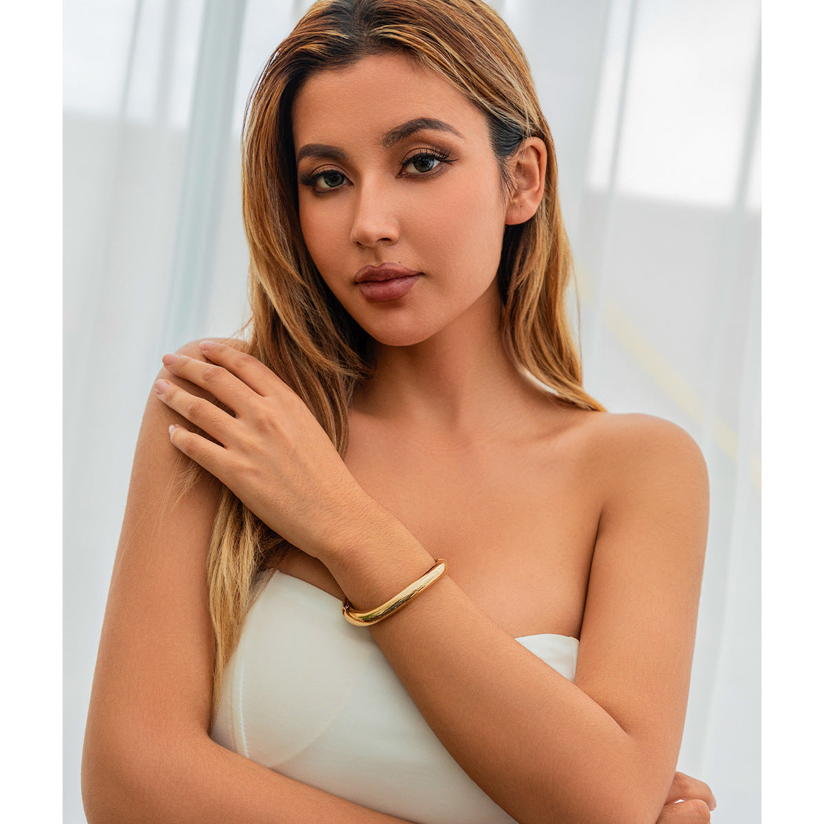 Planderful Vienna Verve Insta Bracelet For Women Glossy Simple Style Statement Jewelry