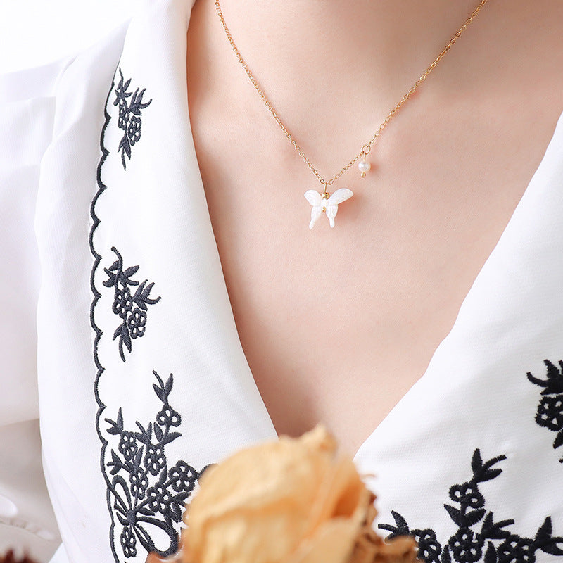 Korean Style Butterfly Pearl Necklace with Fragrant Wind Design