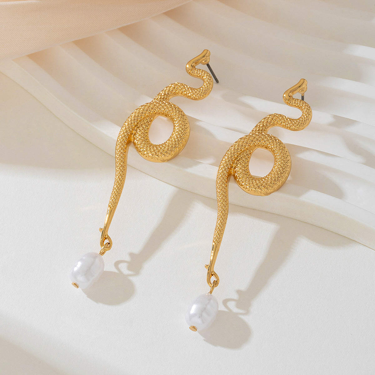 Planderful Vienna Verve Earrings – Elegant Retro-Inspired Design