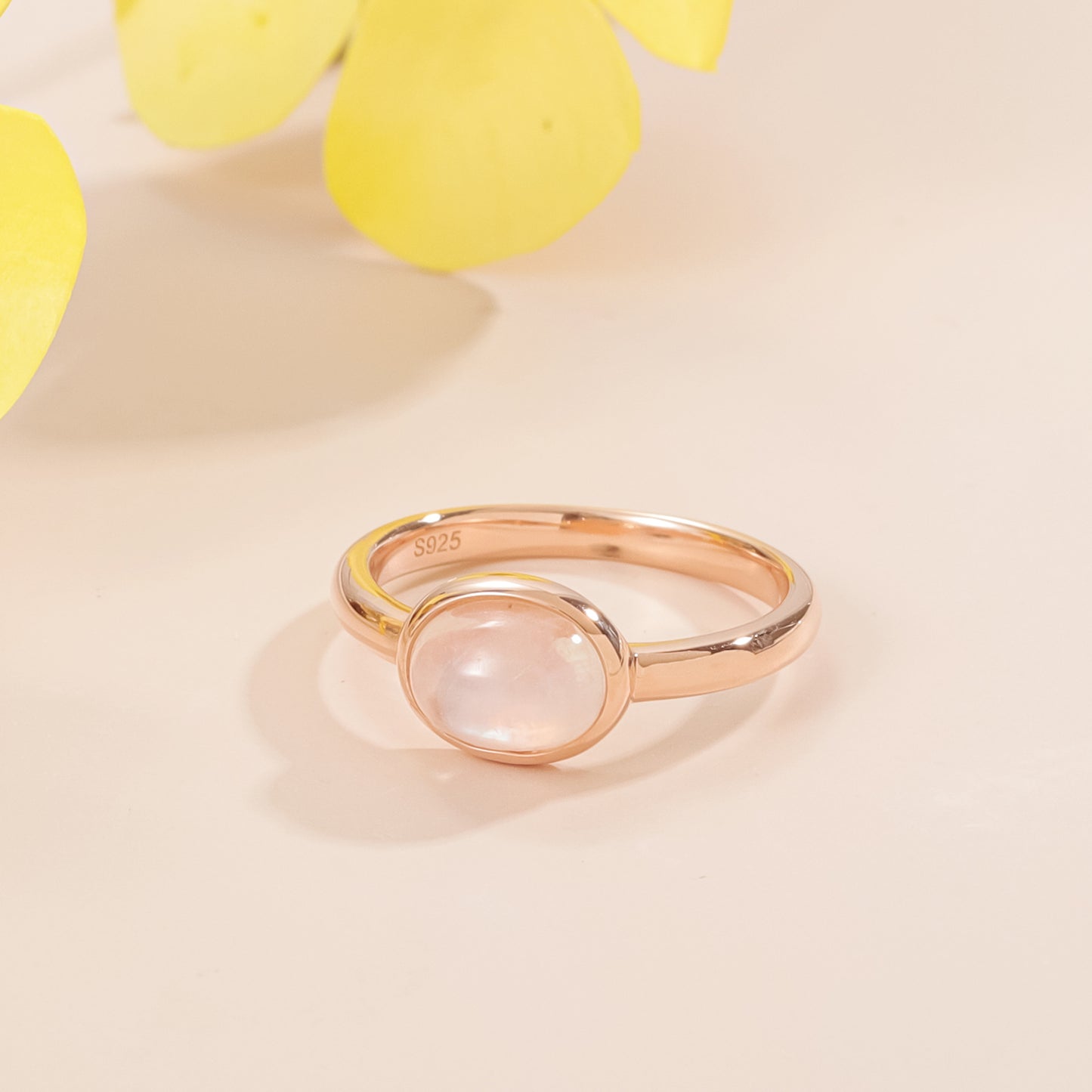 Beautiful and Cold 1.5 Carat Moonstone Ring S925 Silver Set