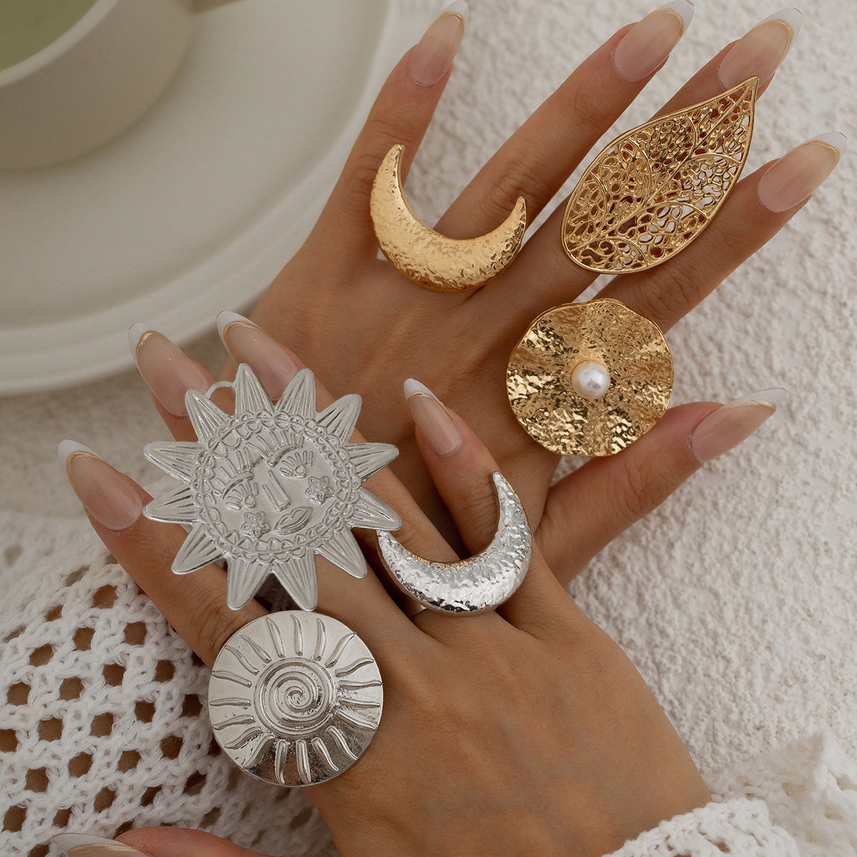 Planderful Vienna Verve Sunflower Ring – Adjustable Alloy Design with Imitation Pearl