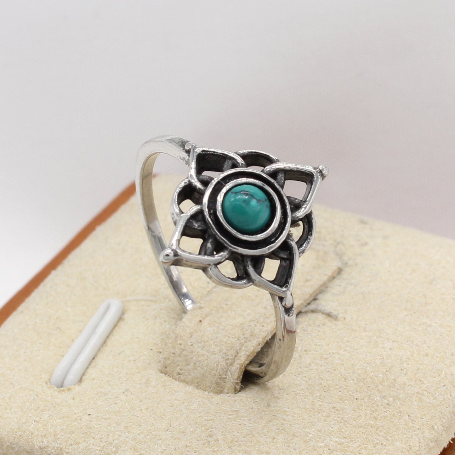 Planderful Everyday Genie – European and American Personalized Retro Gemstone Lotus Titanium Steel Ring