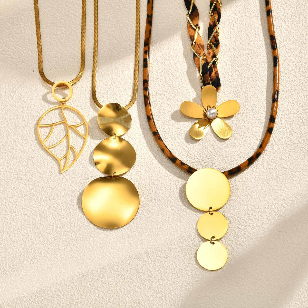 Stainless Steel Irregular Disc Leopard Print Leather Rope Sunflower Leaf Design Necklace