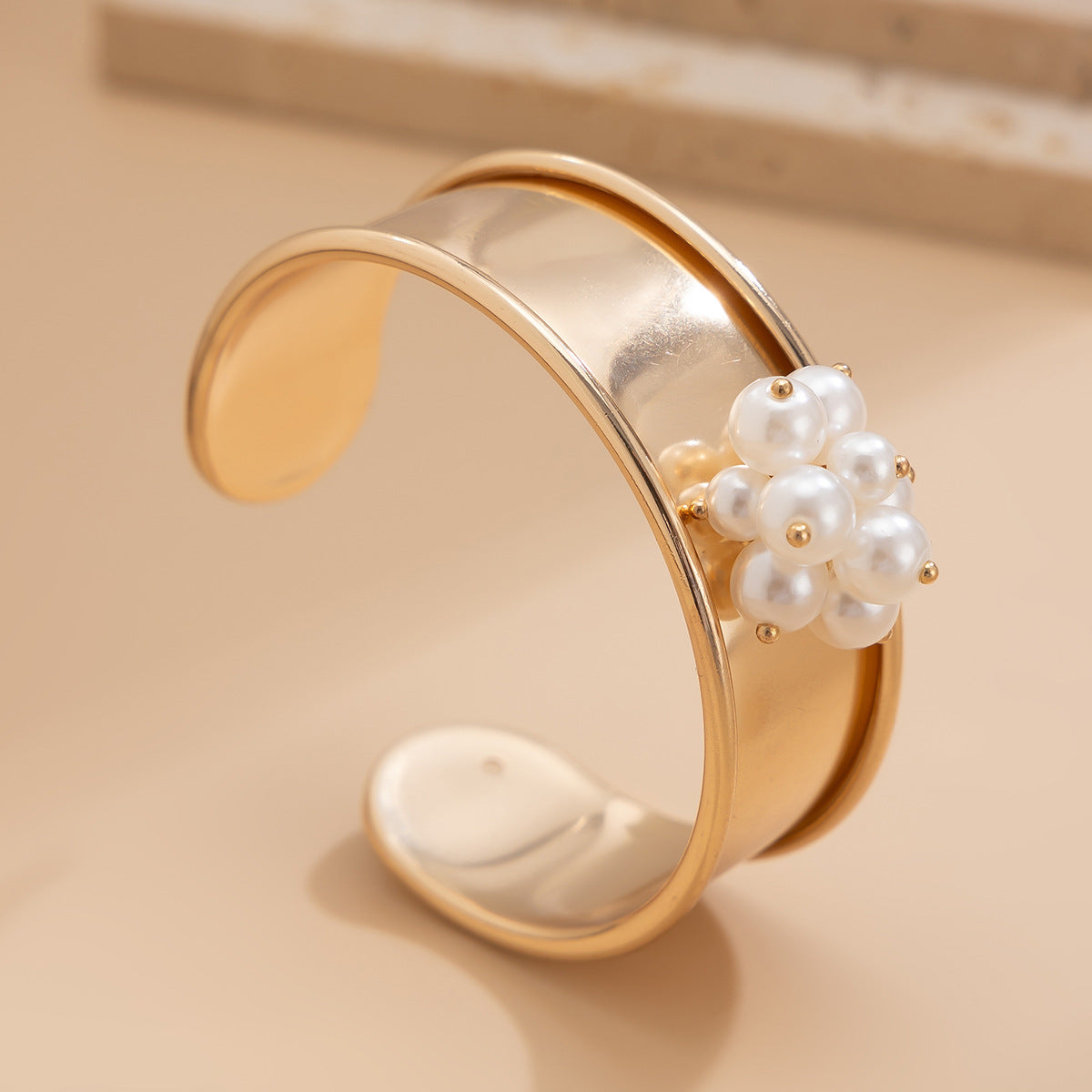 Planderful Vienna Verve Imitation Pearl Bracelet For Women Retro Open Cuff Elegant Statement