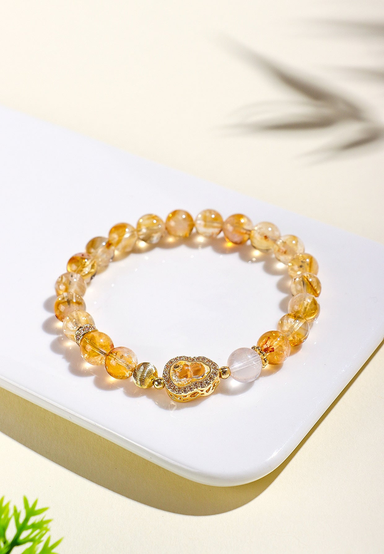 Planderful Fortune's Favor Bracelet – Elegant Natural Yellow Crystal Design