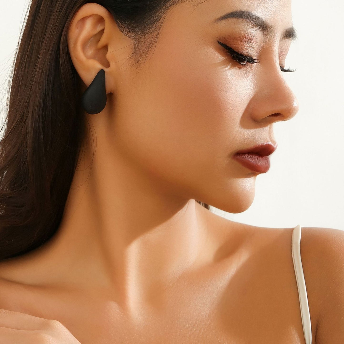 Exaggerated Ins Party Drop Smooth Necklace with Large Teardrop Comma – Cross-border Jewelry Inspired by Europe and The United States