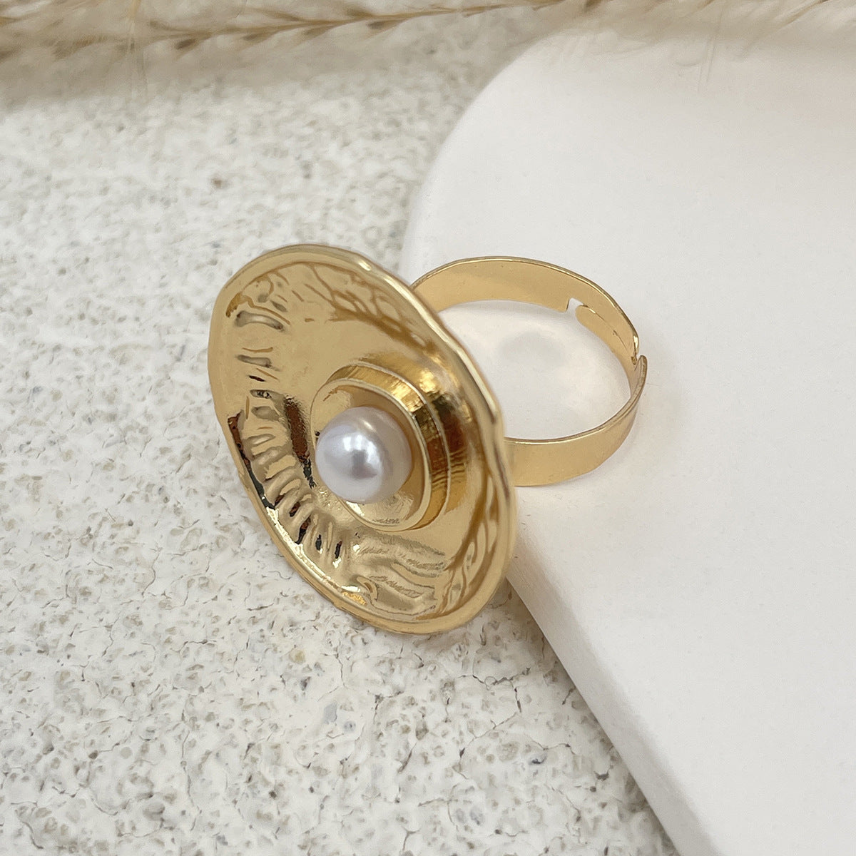 Planderful Vienna Verve Ring – Exaggerated Metal Flower Design with Imitation Pearl