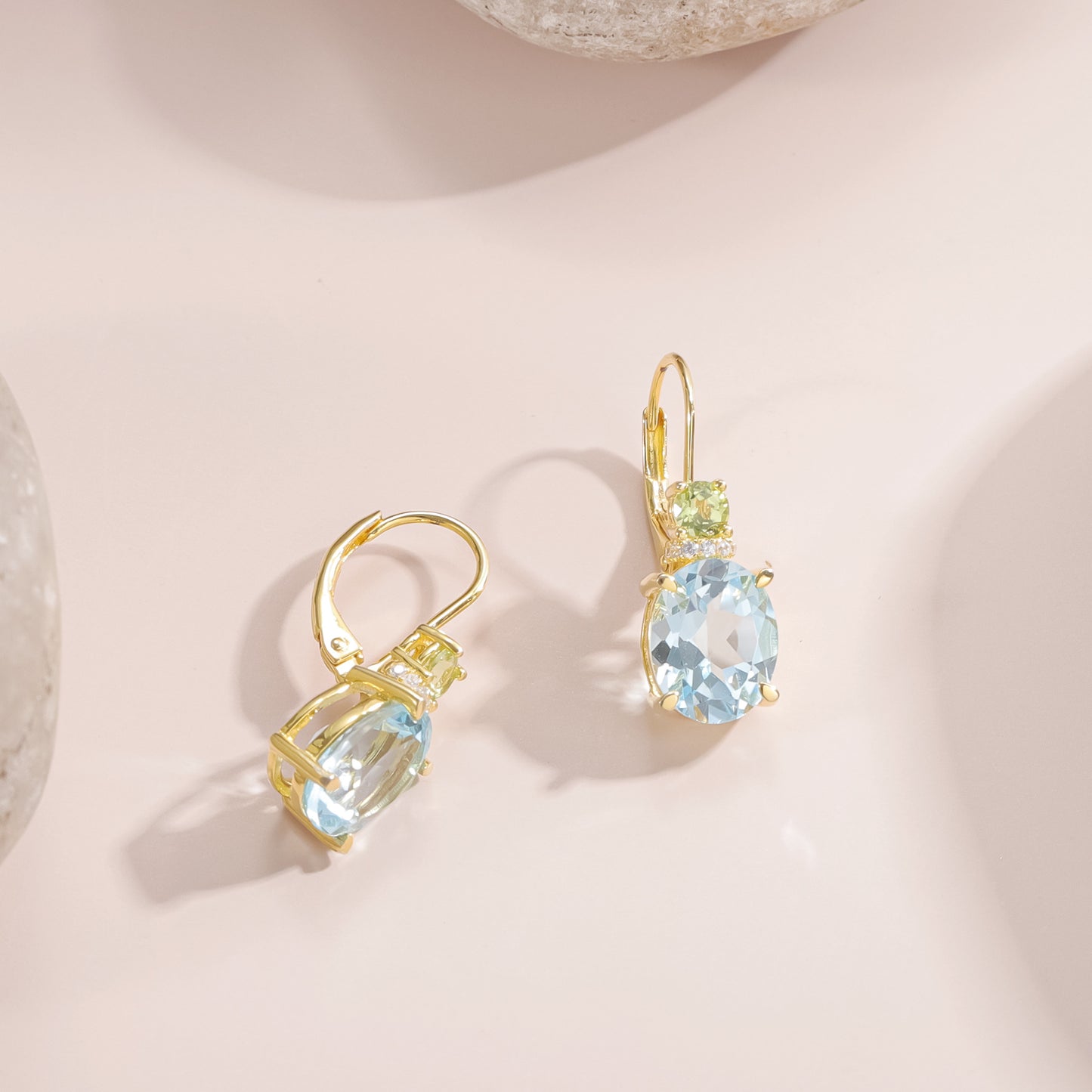 Light Fresh Gemstone Earrings 2.7 Carat Natural Topaz