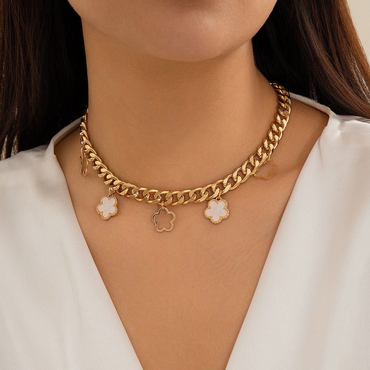 Cold Wind Metal Alloy Necklace with Tassel Clover Pendant