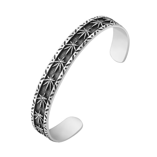 Planderful Everyday Genie – European and American Retro Maple Leaf Titanium Steel Bracelet