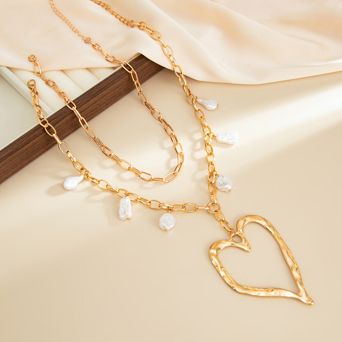 Oversized Hollow Heart Pearl Necklace