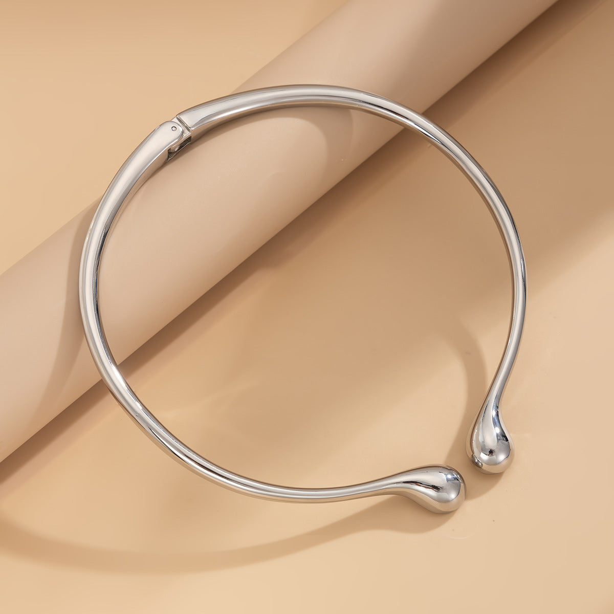 Planderful Vienna Verve Necklace – Elegant Water Drop-Shaped Design