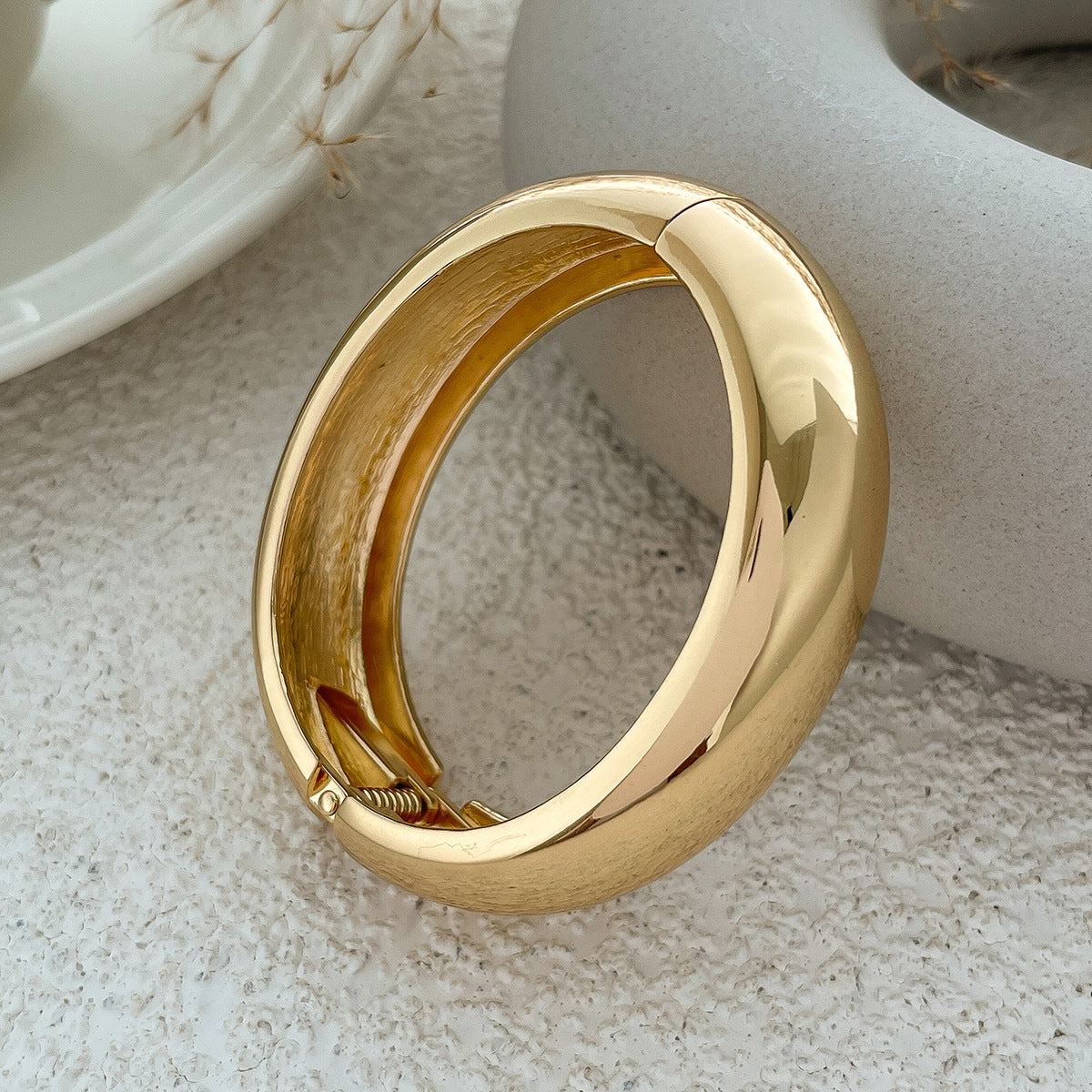 Planderful Vienna Verve Retro Metal Bracelet For Women Simple Round Face Statement