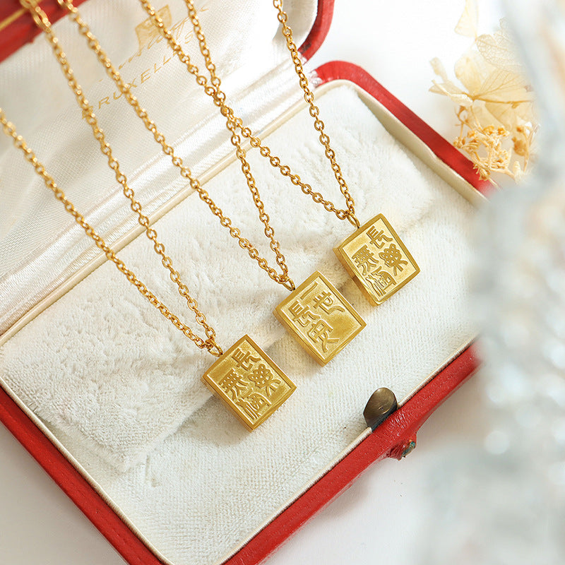 Elegant 18K Gold Plated Square Pendant Necklace - Stylish Women's Jewelry Piece with Clavicle Chain