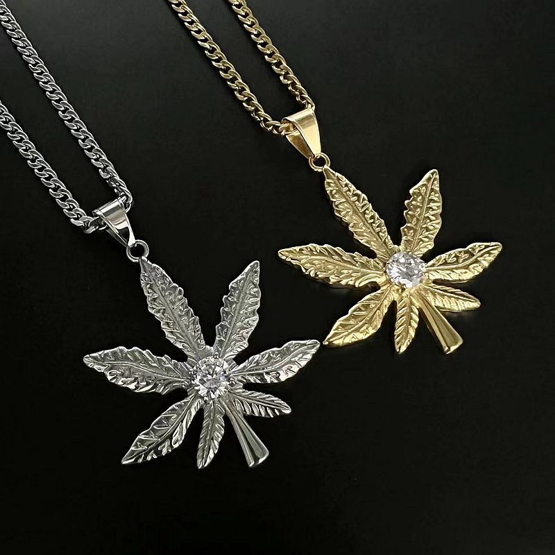 Zircon Necklace – Elegant Maple Leaf Pendant