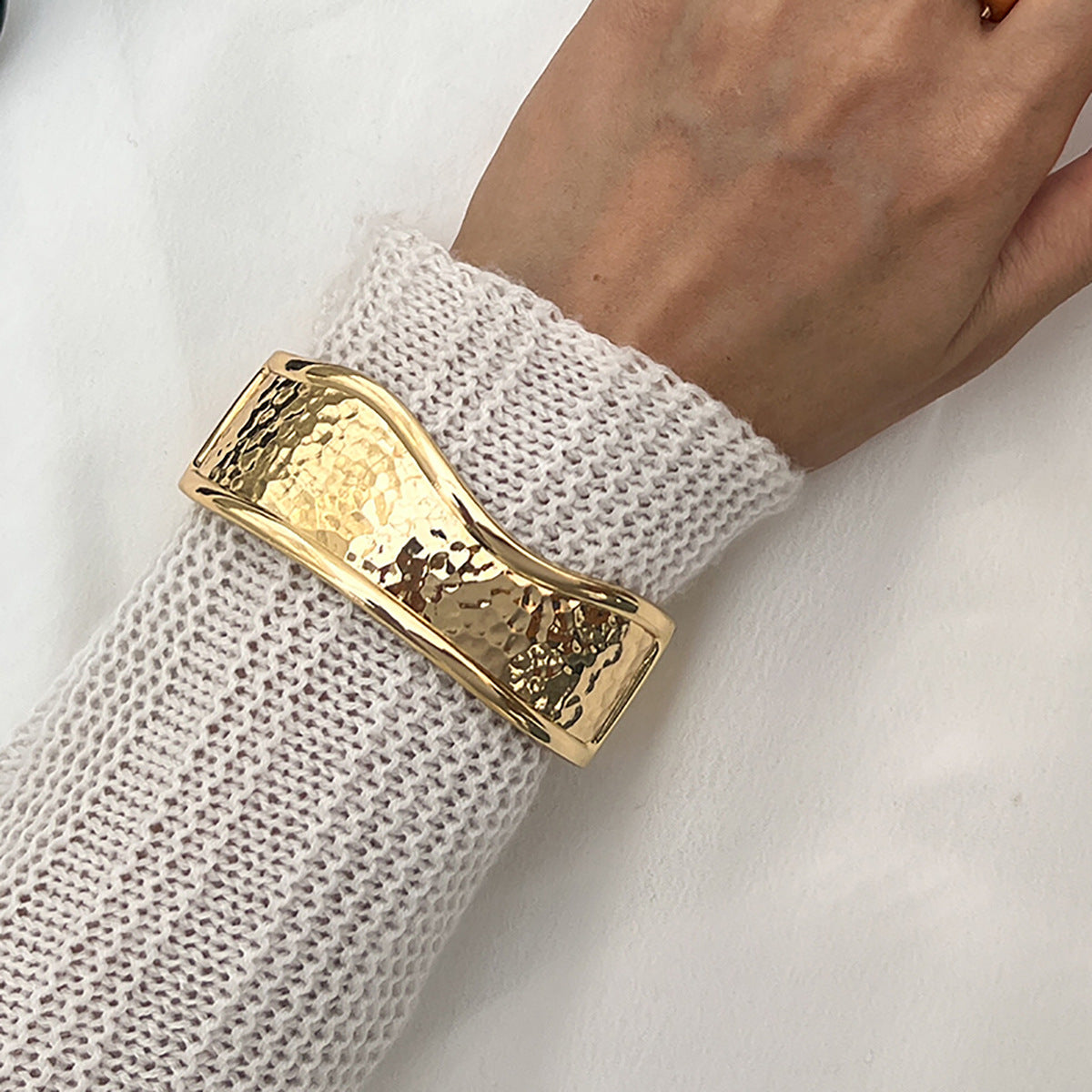 Planderful Vienna Verve Bracelet – Creative Knock Pattern Design