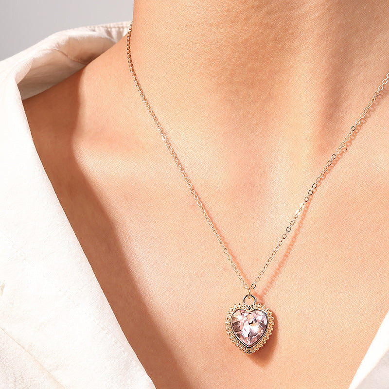 Fashionably Yours: Vienna Verve Metal Pendant Necklace