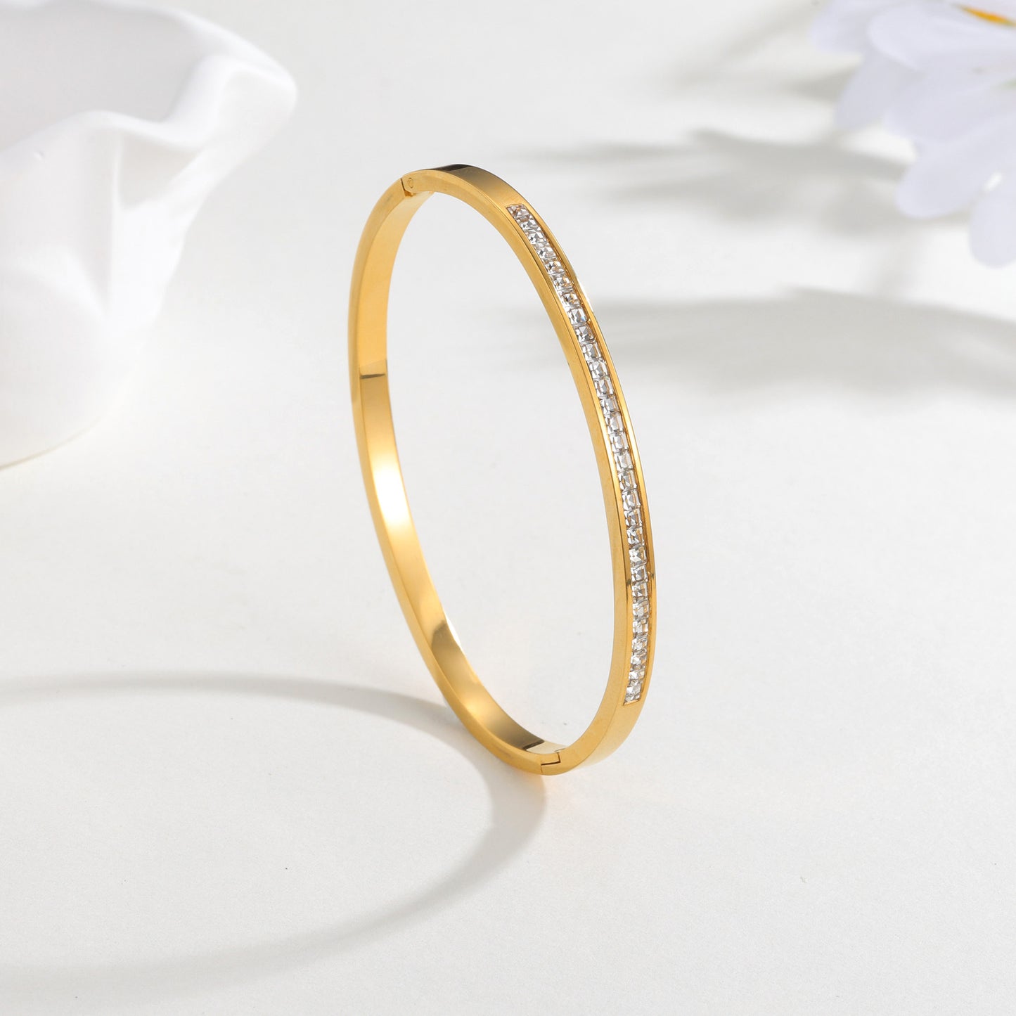 Planderful Everyday Genie Zircon Inlaid Titanium Steel Bracelet For Women With Spring Clasp Vintage
