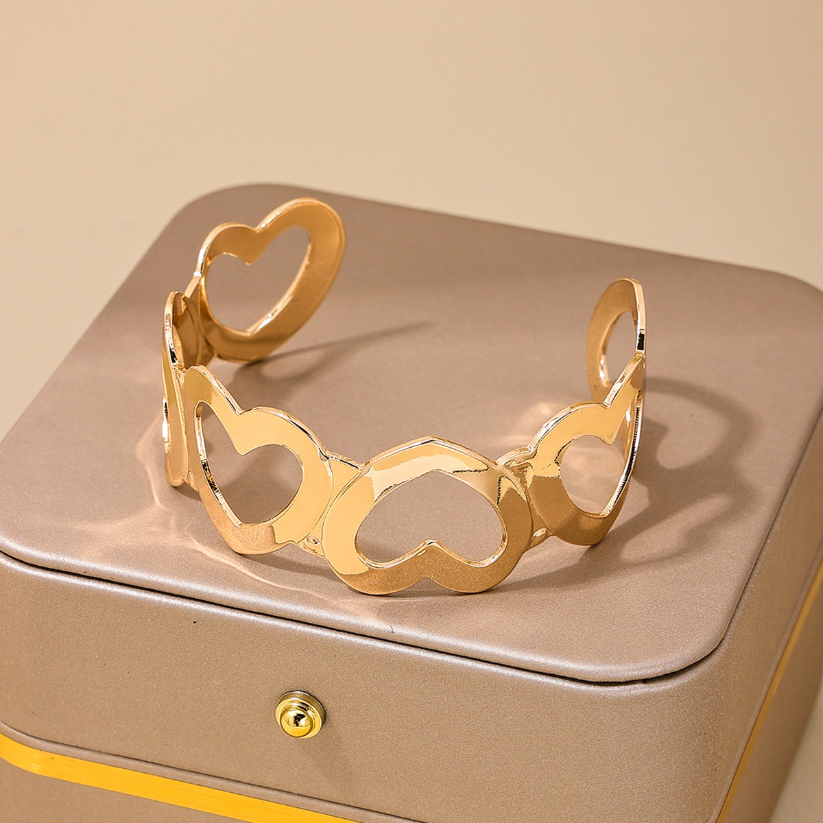 Retro Hollow Love Bracelet with Simple Design - Wholesale Fashion Jewelry for Women