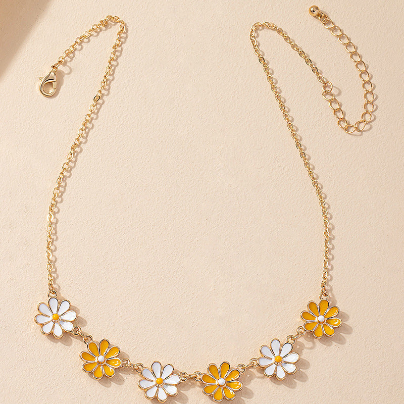 European and American Small Daisy Oil Flower Necklace - Forest Style Daisy Necklace