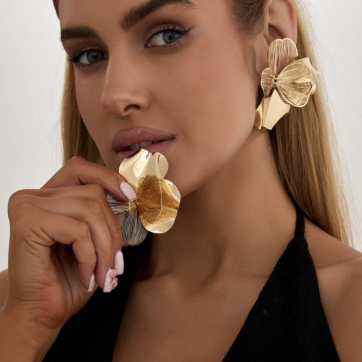Planderful Vienna Verve Ginkgo Leaf Stud Earrings for Women Vintage Floral Irregular Statement Design