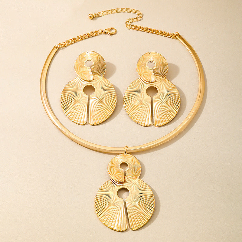 Vienna Verve Women's Metal Ruffle Edge Jewelry Set