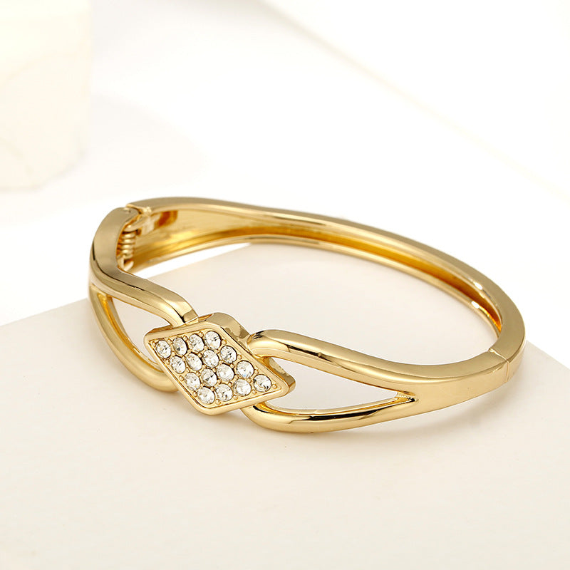 Vienna Verve Rhinestone Bracelet - Elegant Hand Jewelry for Women