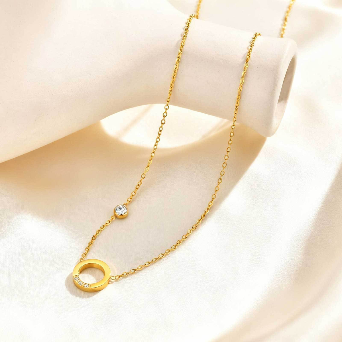 Stainless Steel Geometric Oval Ring Zircon Wind Interlocking Women's Necklace
