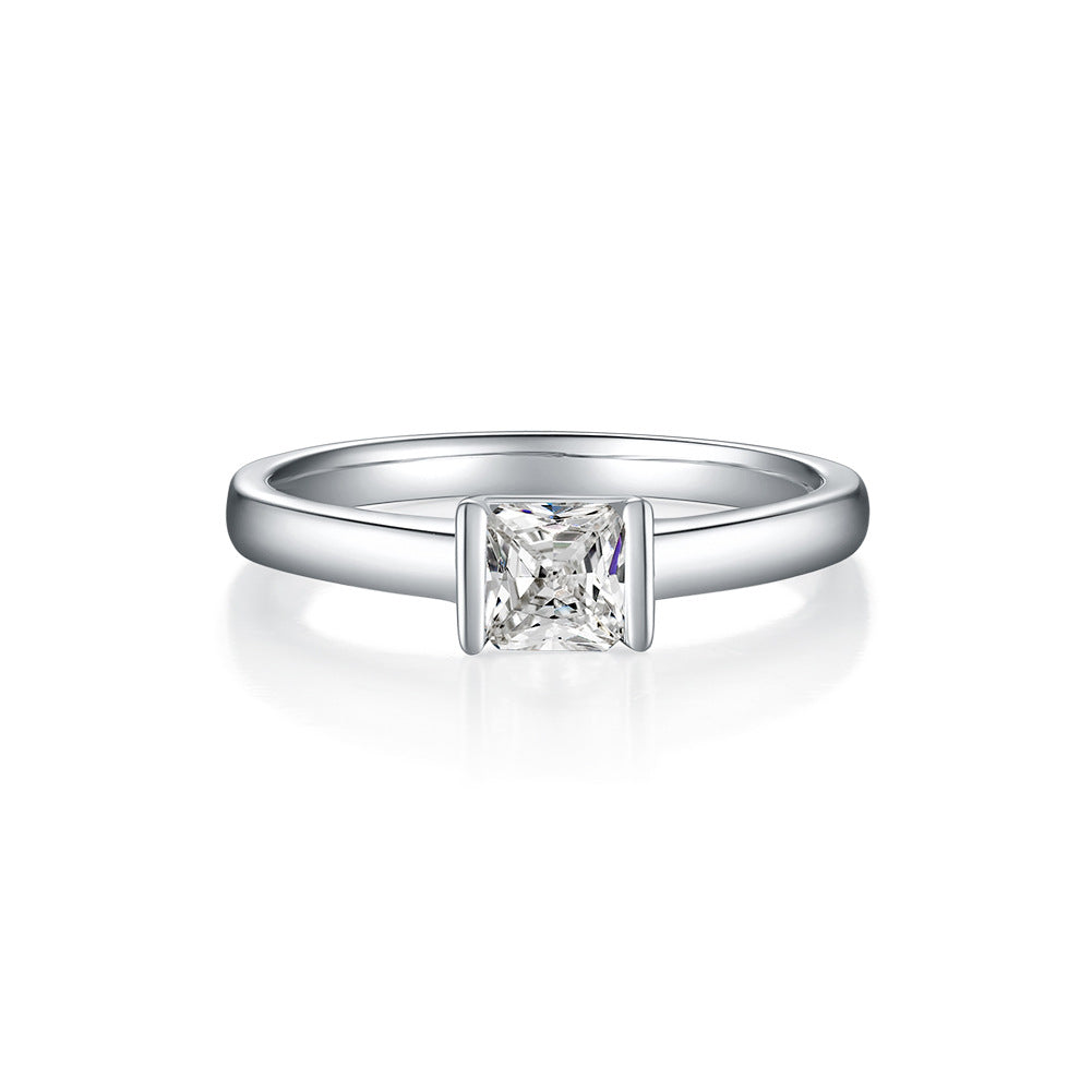 Simple S925 Sterling Silver Inlaid 0.5 Ct Moissanite Ring Wholesale