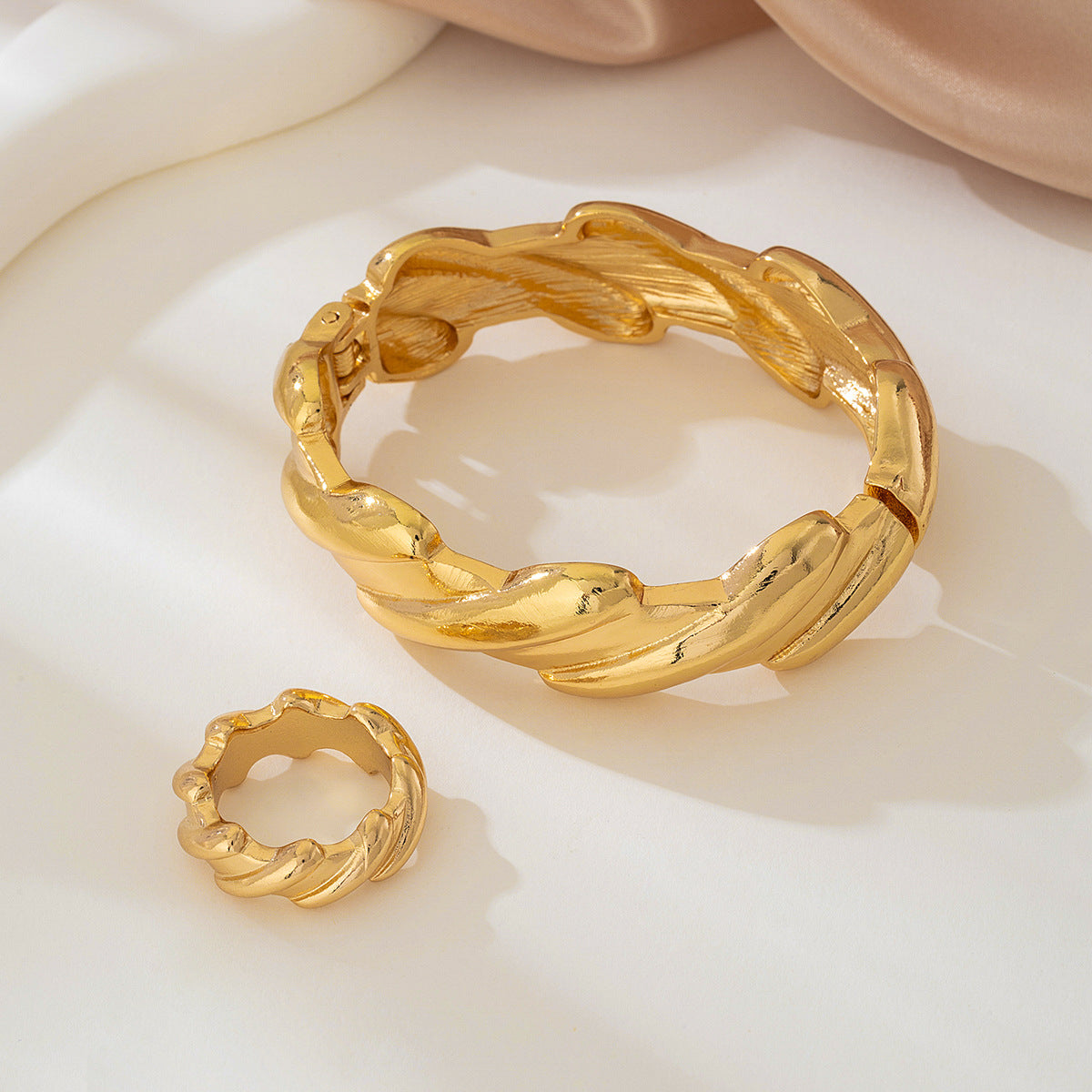 Planderful Vienna Verve Gold Textured Jewelry Set for Women