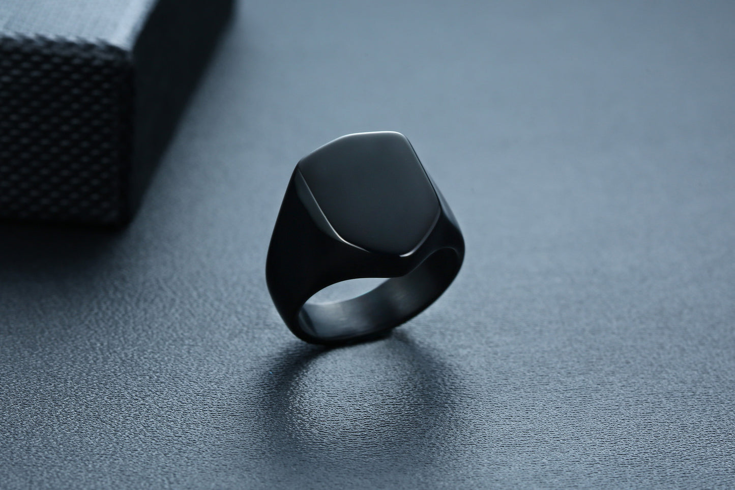 New Arrivals Trendy Men's Pentagonal Shield Ring Black Glossy