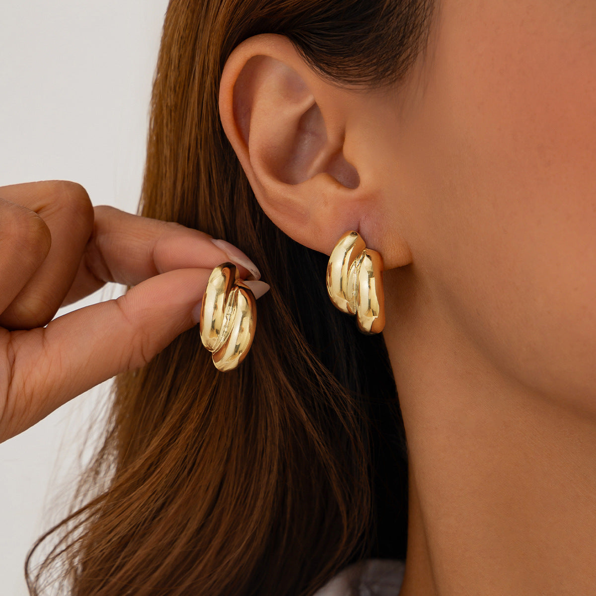 Planderful Vienna Verve Simple Alloy Stud Earrings For Women Elegant C Shaped Elbow Design Versatile Autumn Winter