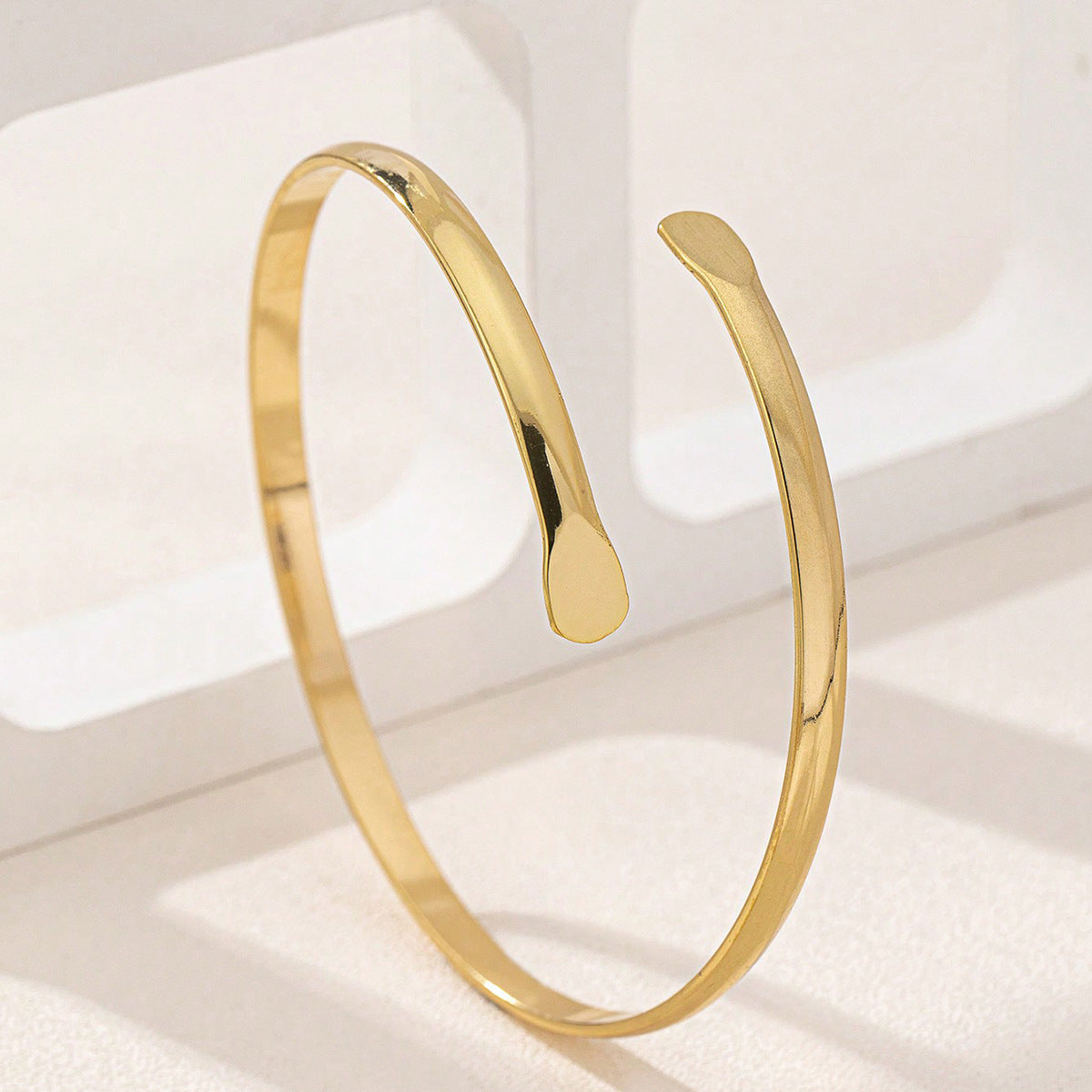 Planderful Vienna Verve Bracelet – Stylish Minimalist Metal Design
