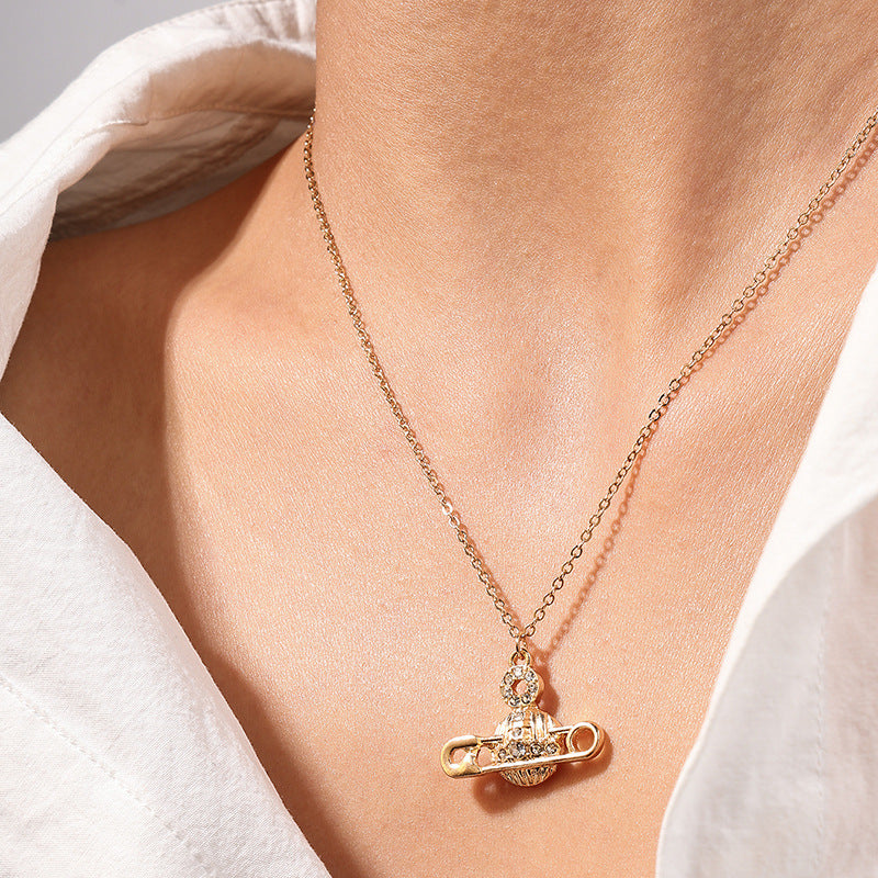 Luxurious Pearl Necklace with a Touch of French Elegance