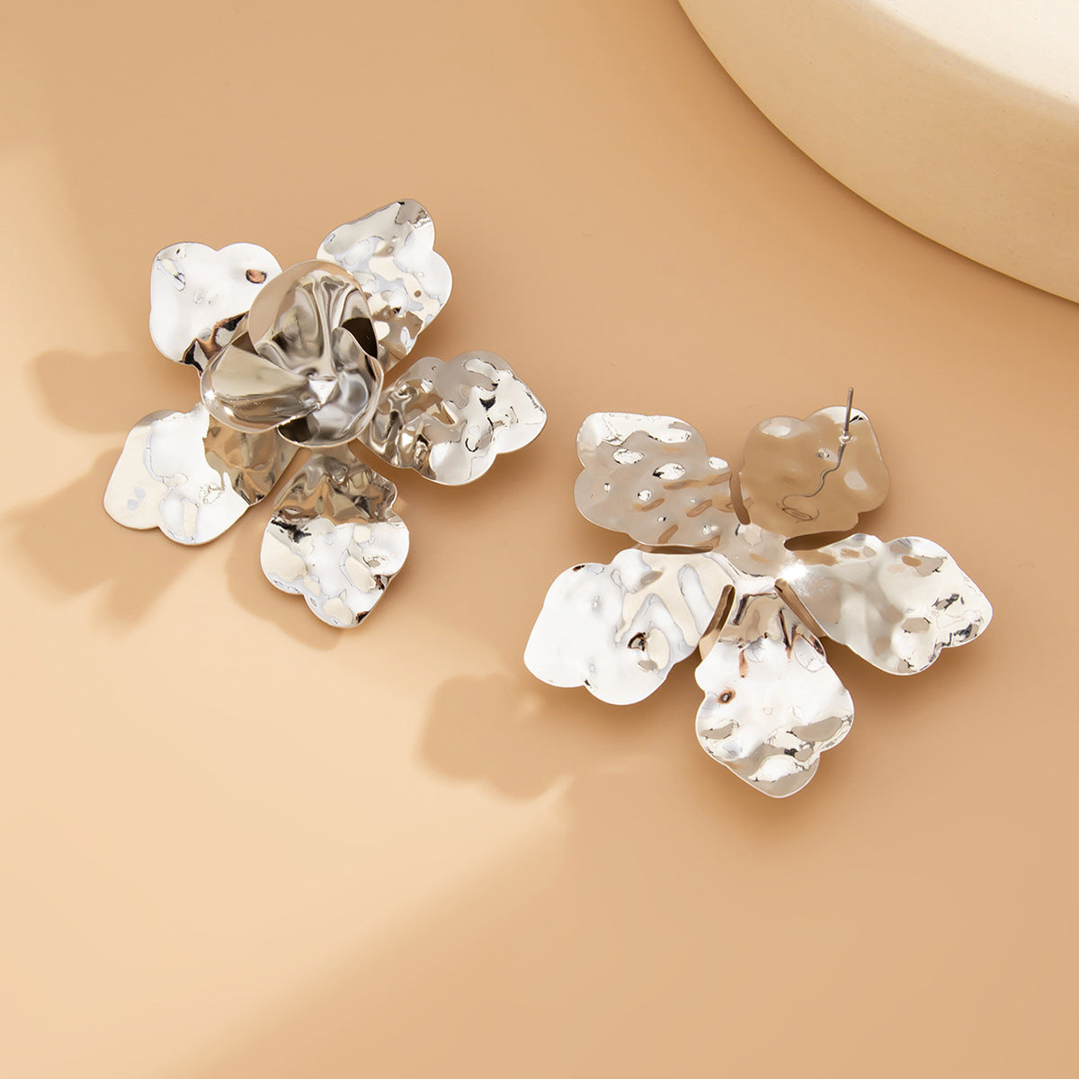 Planderful Vienna Verve Earrings – Retro Leaf Design