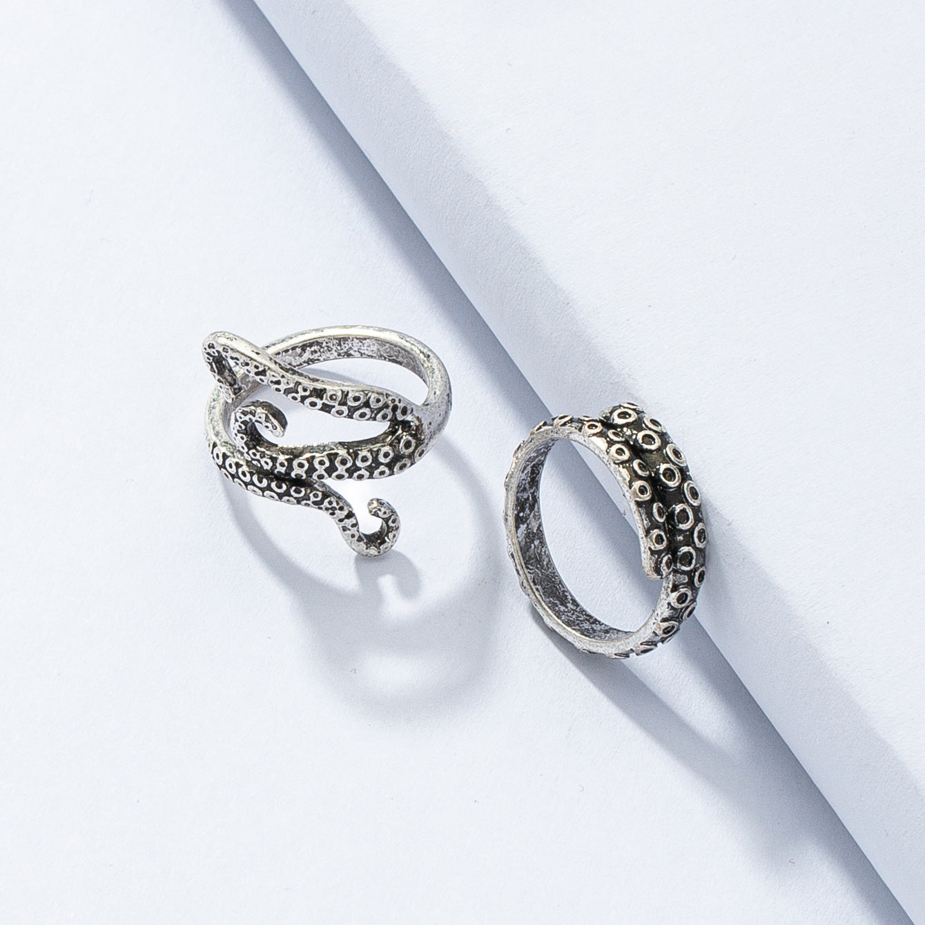 Elegant Cold Wind Retro Ring Set with Staggered Design