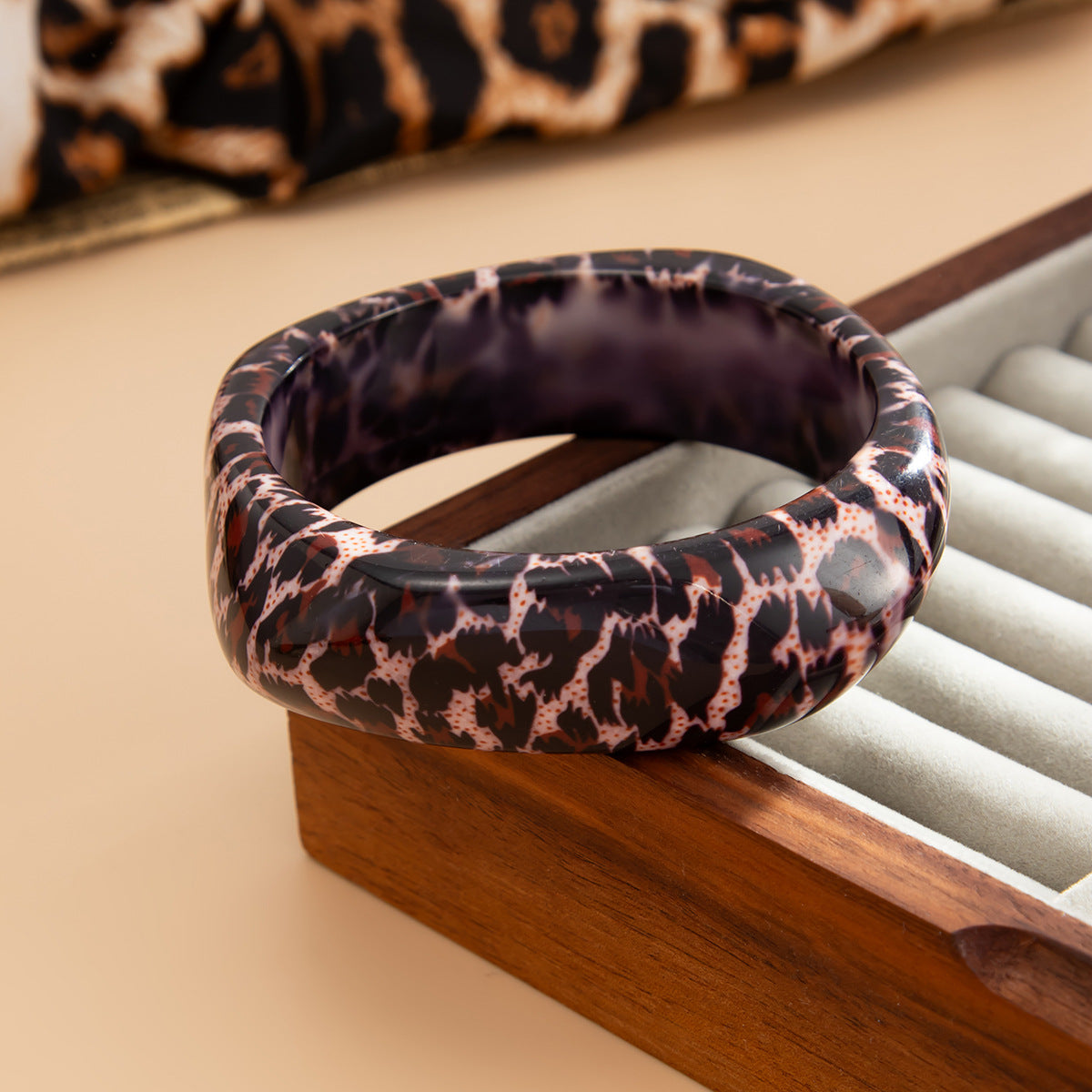 Planderful Leopard Print Irregular Bracelet Personalized Acrylic Geometric Hand Jewelry For Women Vienna Verve