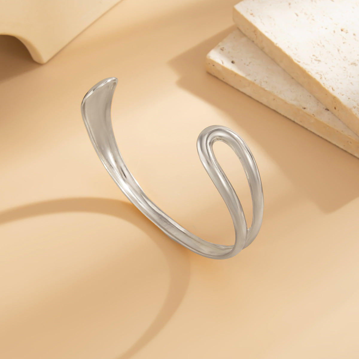 Planderful Vienna Verve Bracelet – Elegant Asymmetrical Design