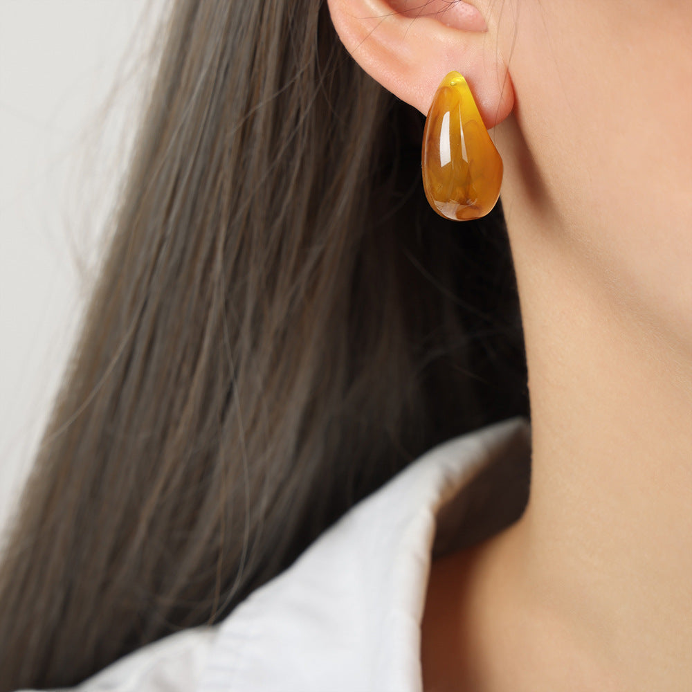 Retro Chic Resin Earrings with a Touch of Luxury for Fashionable Women.
