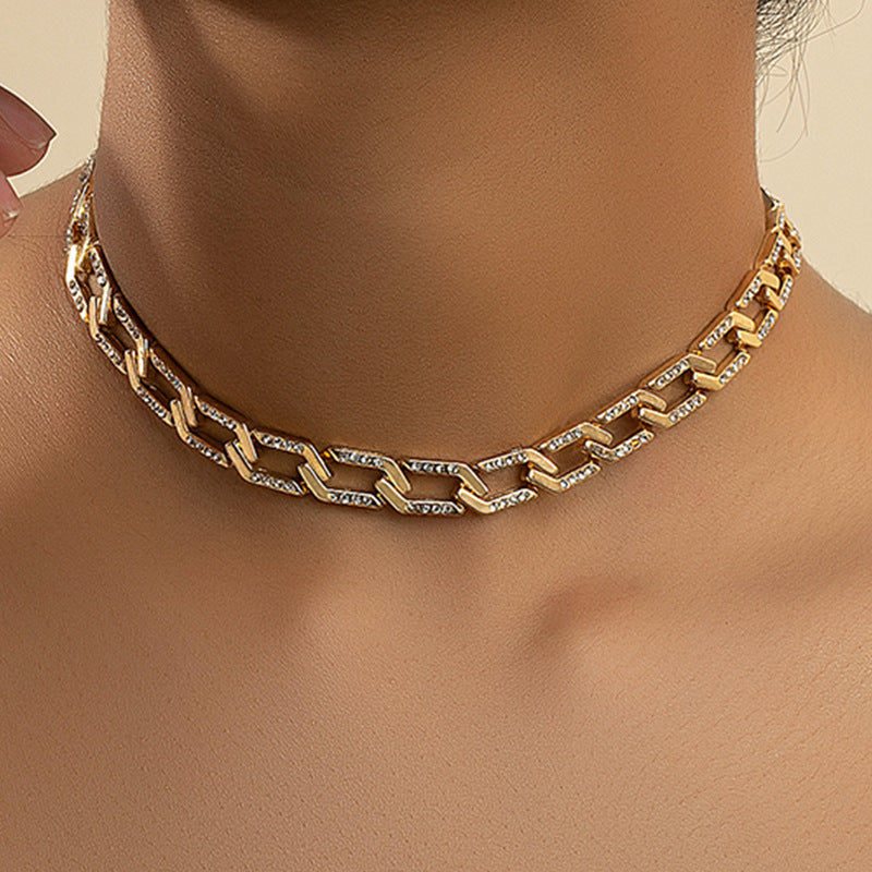 Luxurious Vienna Verve Metal Chain Necklace with Studded Buckle - Trending European and American Style