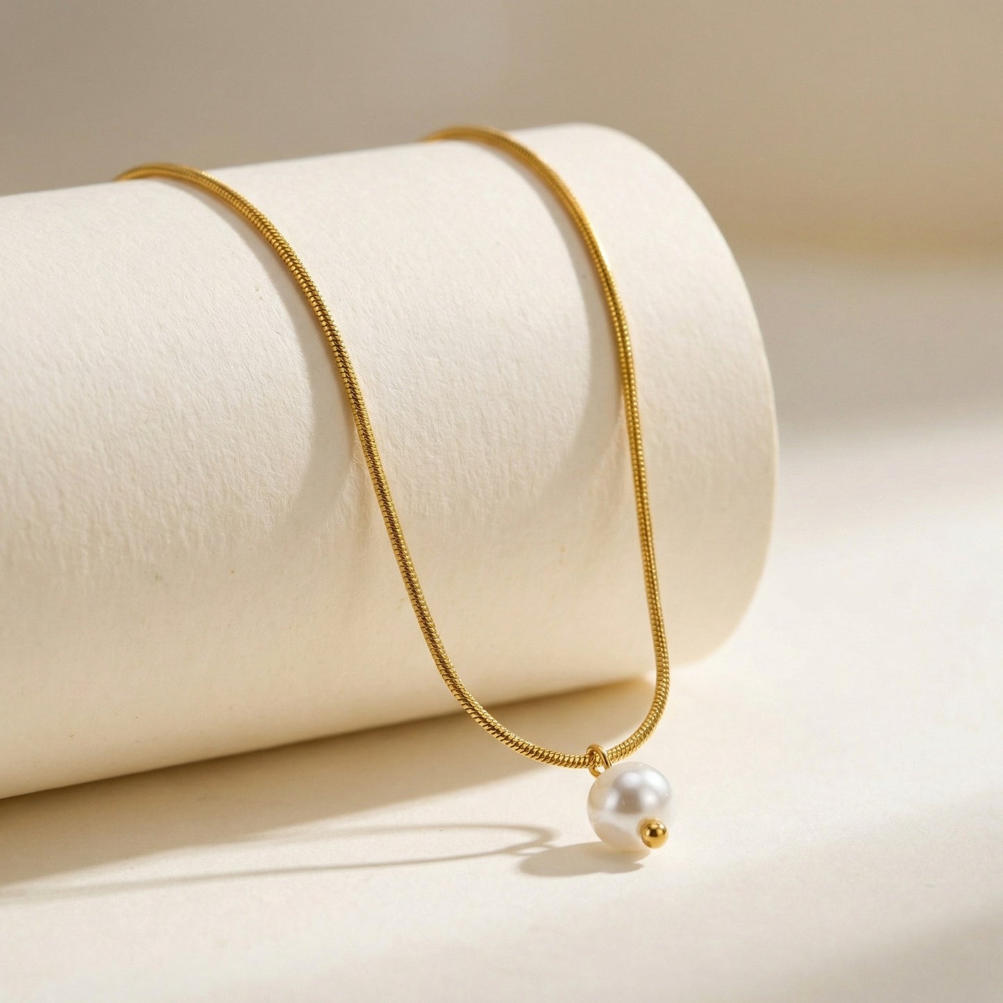 Stainless Steel – Round Snake Chain Imitation Pearl Necklace Gold