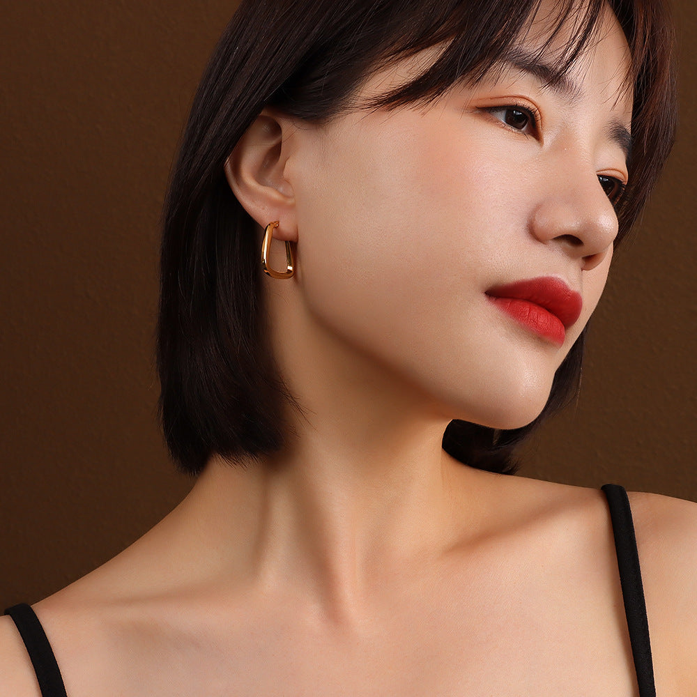 Exaggerated Geometric U-Shaped Earrings with a Touch of Elegance