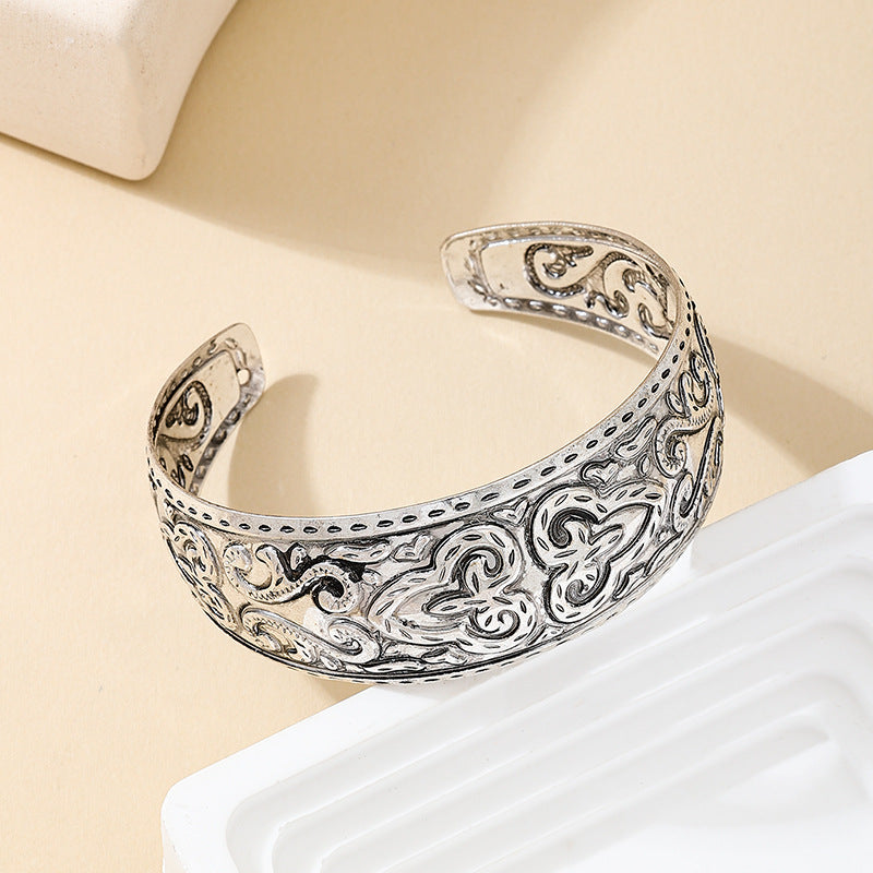 Planderful Vienna Verve Bracelet – Fashionable Retro Metal Design