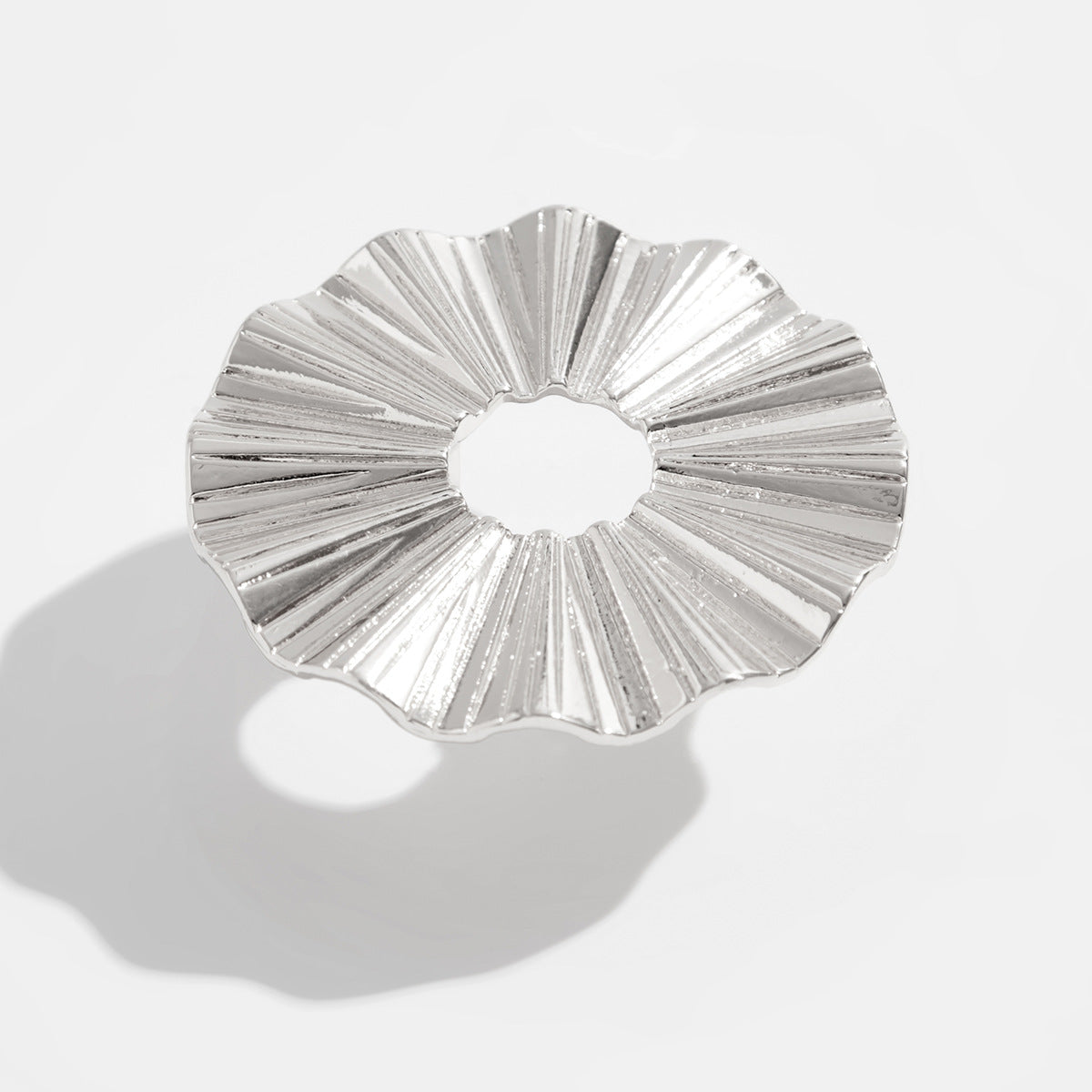 Planderful Vienna Verve Ring – Elegant Flower Design with Imitation Pearl